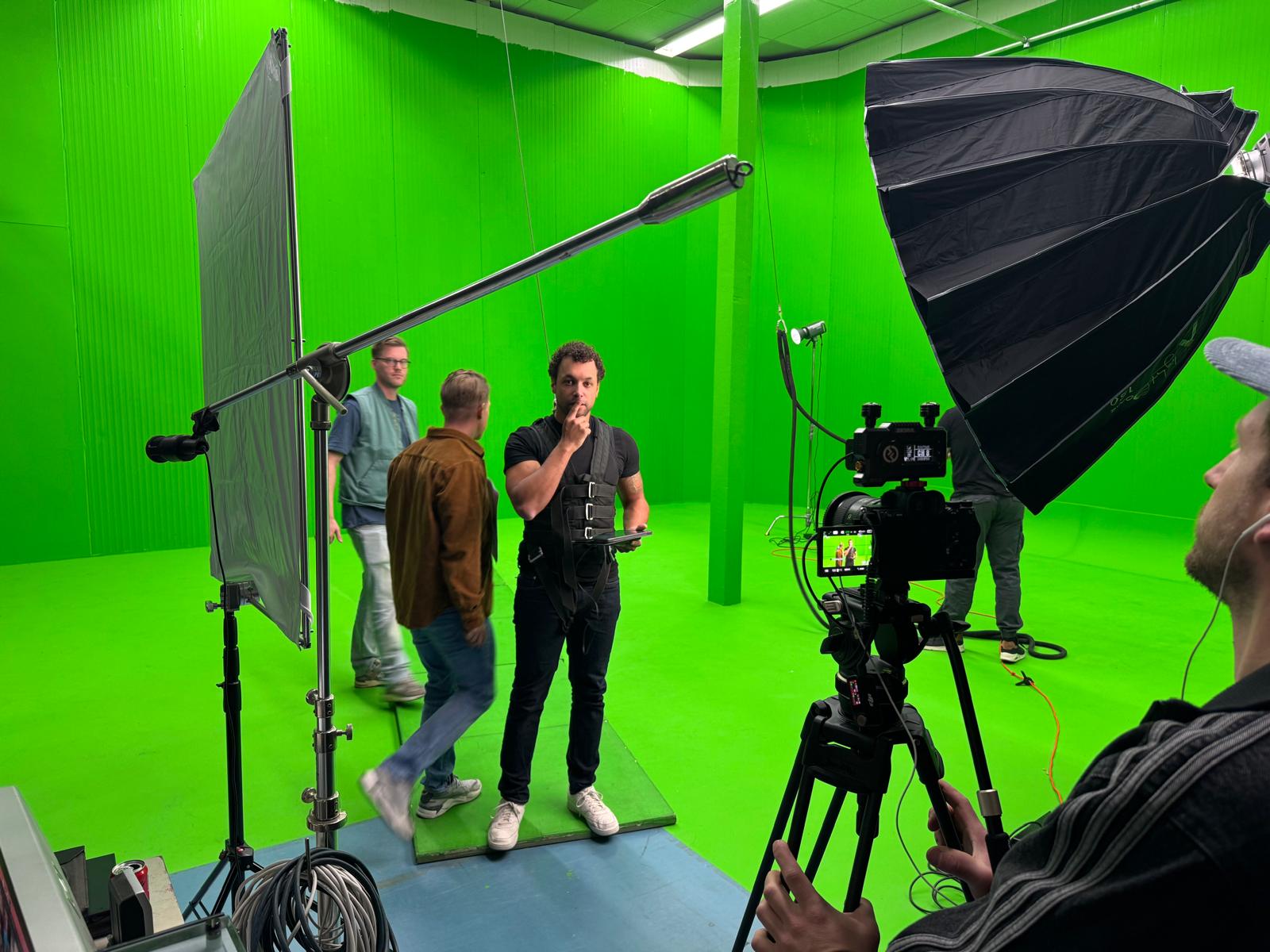 Behind the scenes 2